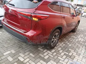 Toyota Highlander 2022 Red