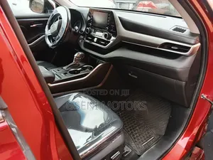 Toyota Highlander 2022 Red