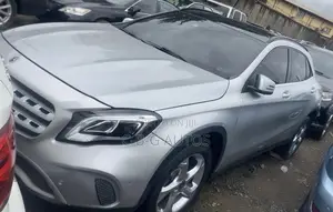 Mercedes-Benz GLA 250 2018 Silver
