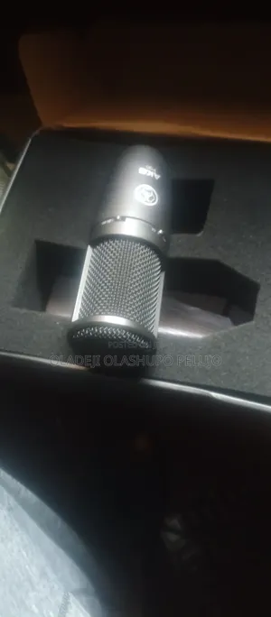 Maudio 2i2 Soundcard and Akg Microphone in Good Condition.Tested .