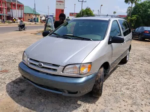 Toyota Sienna 2002 Silver