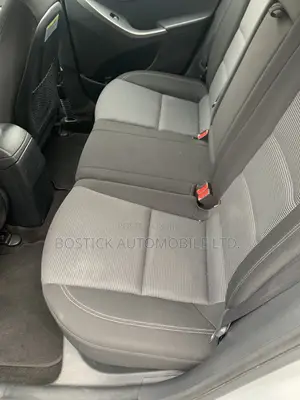 Hyundai Elantra Value Edition Sedan FWD (1.8L 4cyl 6A) 2016 Silver