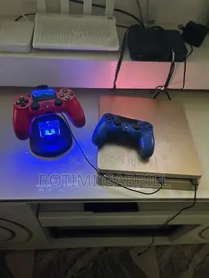 Sony Play Station 4 Slim Gold Color With 2 Pads,Charging Dock Games In