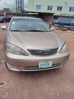 Toyota Camry 2004 Gold