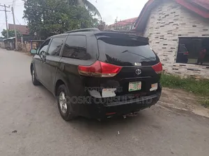 Toyota Sienna 2013 Black