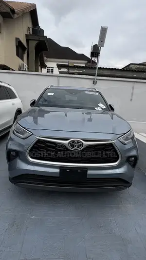 New Toyota Highlander Platinum 2025 Gray