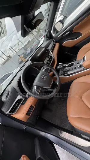 New Toyota Highlander Platinum 2025 Gray