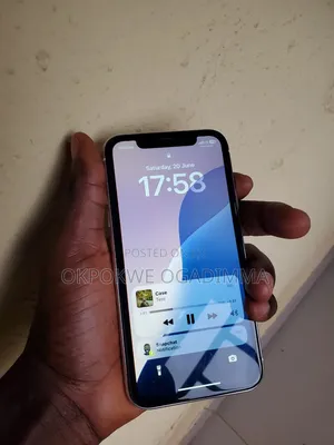 Apple iPhone XR 64 GB White