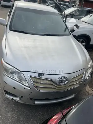 Toyota Camry LE 4dr Sedan (2.5L 4cyl 6A) 2011 Silver
