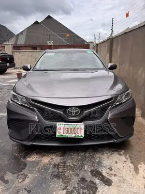 Toyota Camry LE FWD (2.5L 4cyl 8AM) 2018 Gray