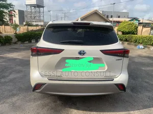 Toyota Highlander Hybrid 2022 White