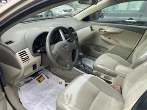 Toyota Corolla LE 4dr Sedan (1.8L 4cyl 4A) 2010 Gold