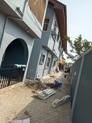 5bdrm Duplex in Baruwa for sale