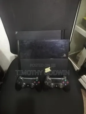 Ps4 Fat With Game and 2 Controllers