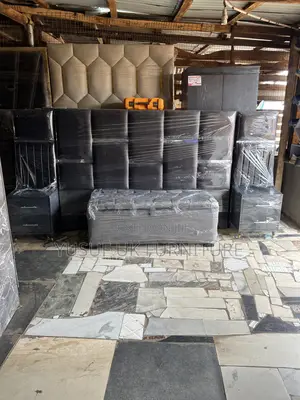 6/6 Two Side Drawers and Ottoman