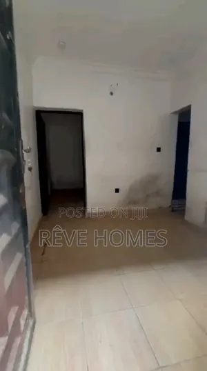 Mini Flat in Soluyi for rent