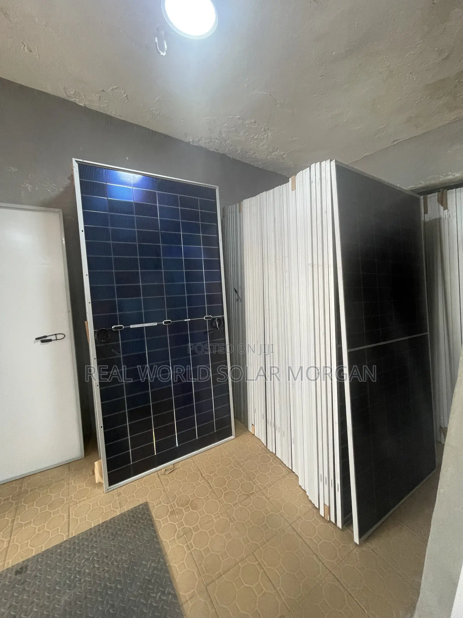 600w Jinko 144cell 9bb Panel