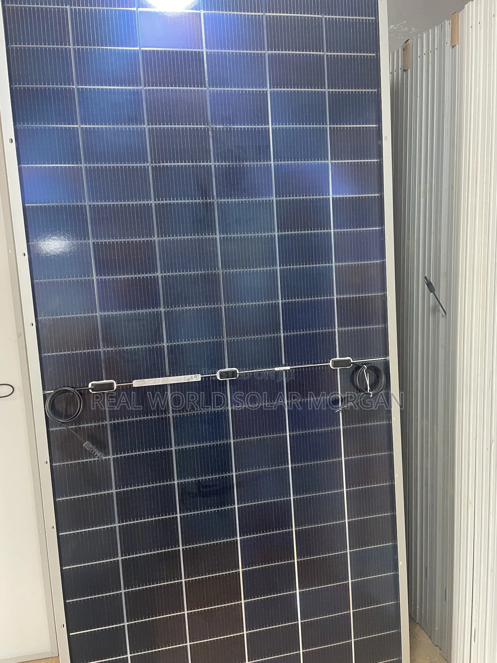 600w Jinko 144cell 9bb Panel