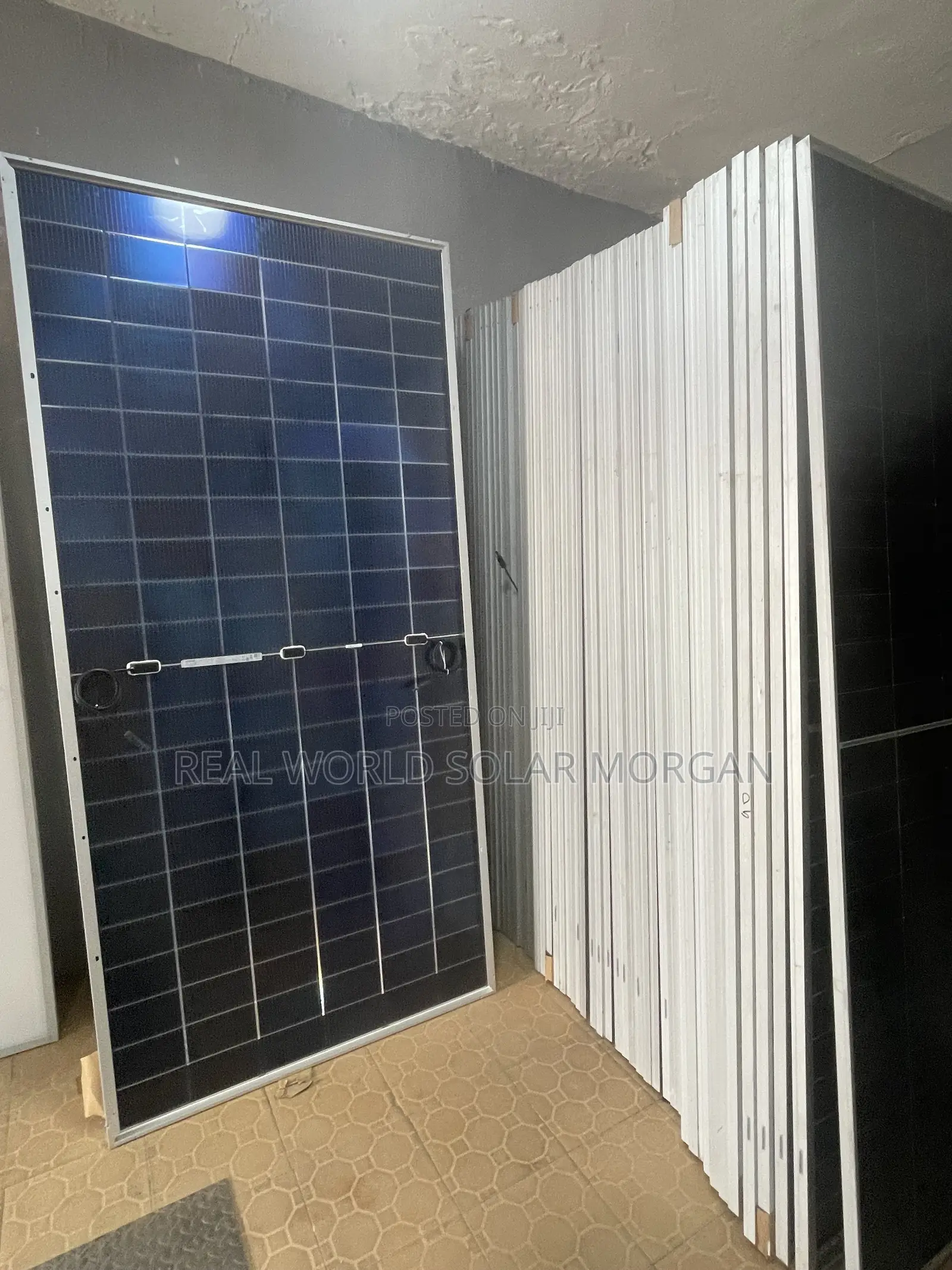600w Jinko 144cell 9bb Panel
