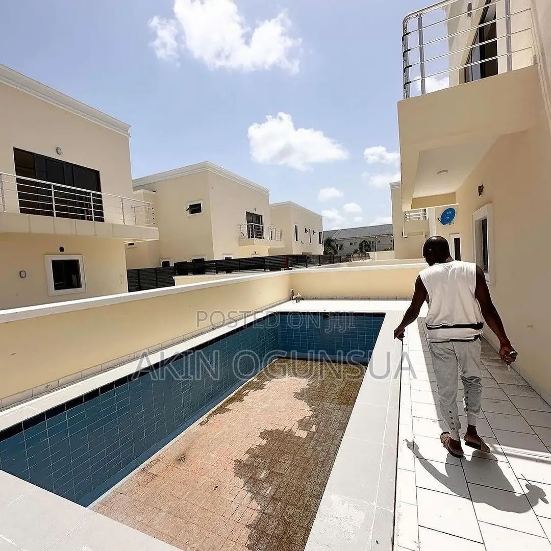 5 Bedroom Duplex