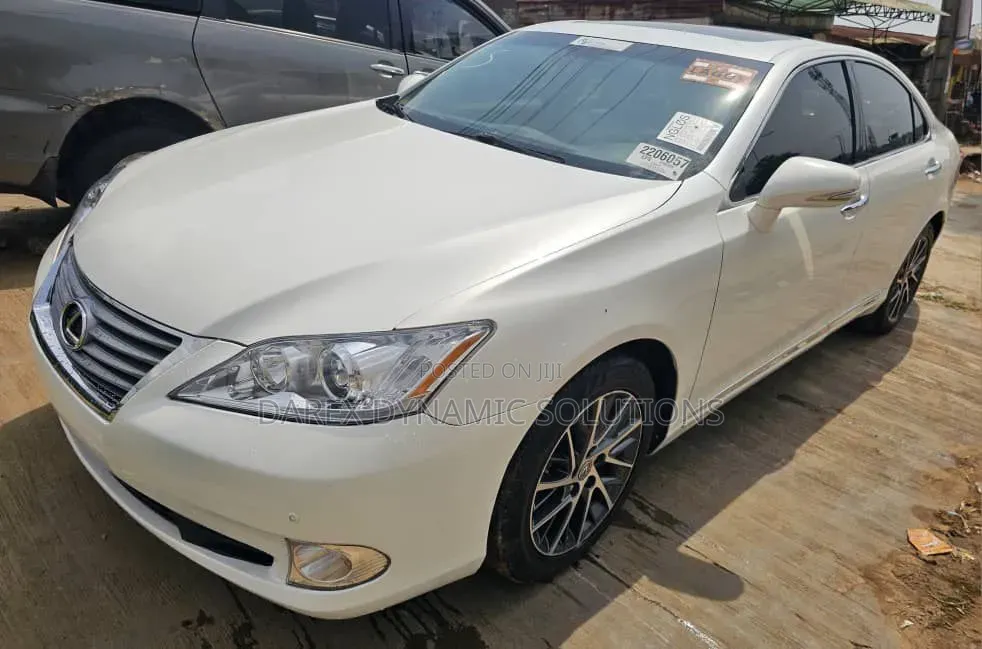 Lexus ES 2012 White