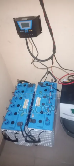 Hybrid Solar Inverter With 4 Panel and 2 Tubular Battery.