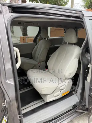 Toyota Sienna 2012 Gray