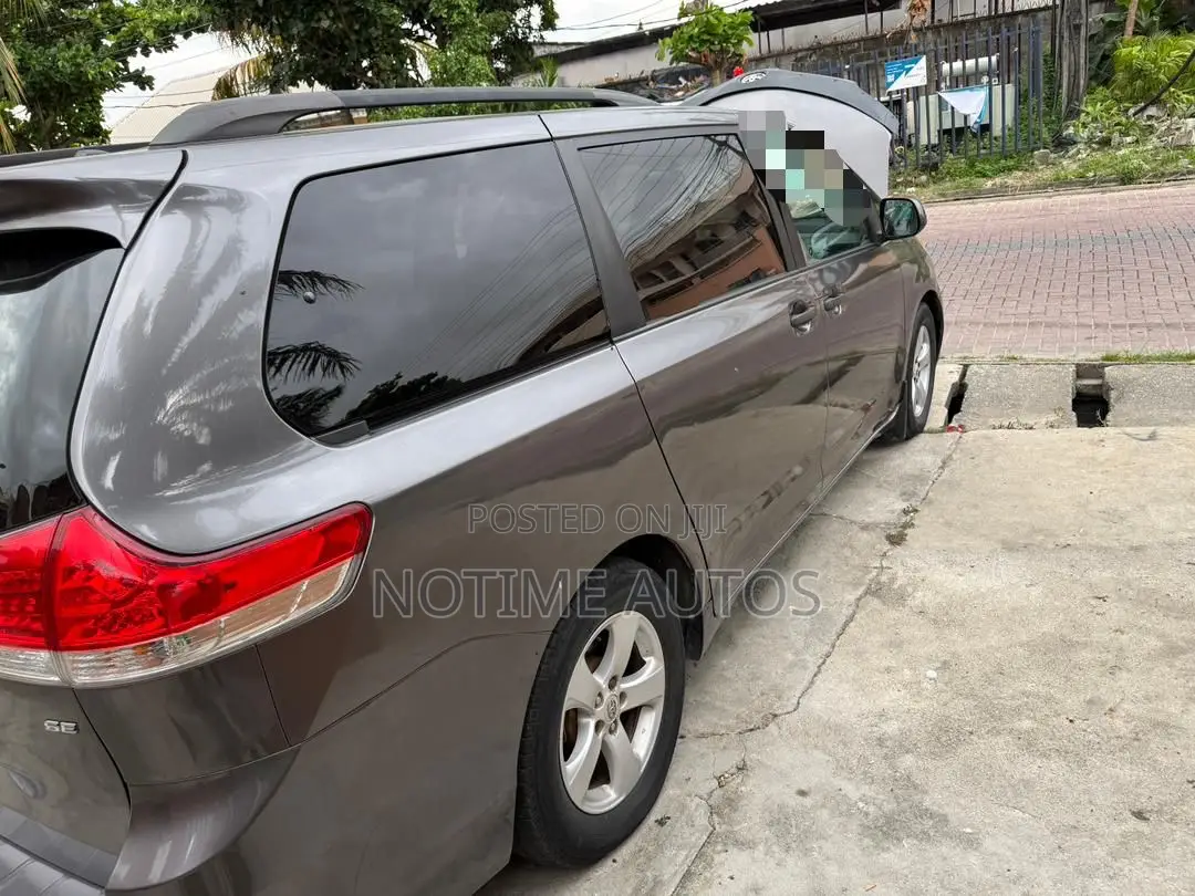 Toyota Sienna 2012 Gray