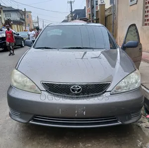 Toyota Camry 2005 Gray