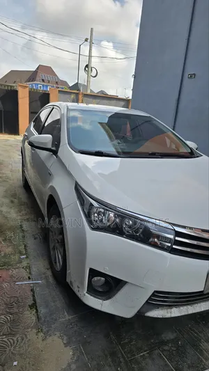 Toyota Corolla 2018 White