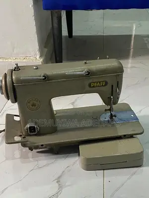 Vintage Pfaff 60 Sewing Machine