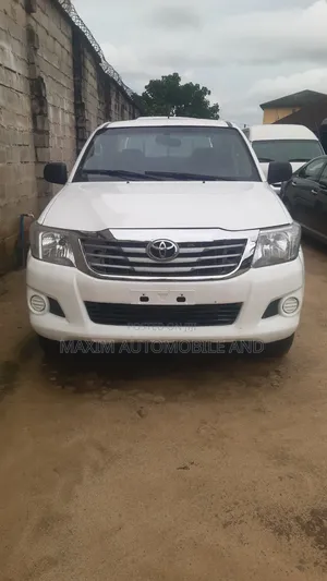 Toyota Hilux 2013 White