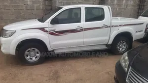 Toyota Hilux 2013 White