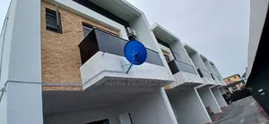 4bdrm Townhouse/Terrace in Ologolo for sale