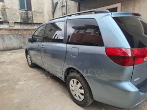 Toyota Sienna 2005 Blue