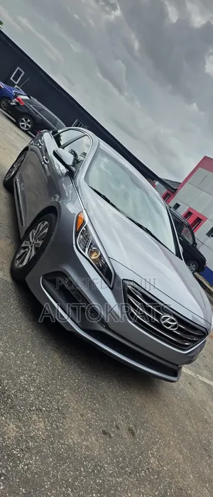 Hyundai Sonata Sport 4dr Sedan (2.4L 4cyl 6A) 2015 Gray