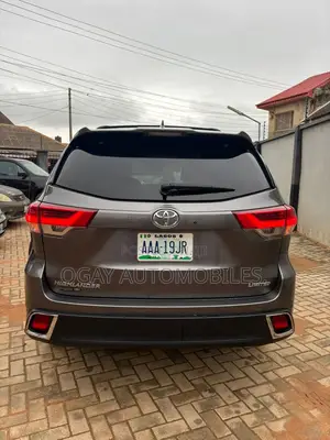 Toyota Highlander Limited 4x4 V6 (3.5L 6cyl 8A) 2018 Gray