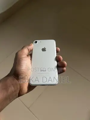 Apple iPhone 7 32 GB Silver