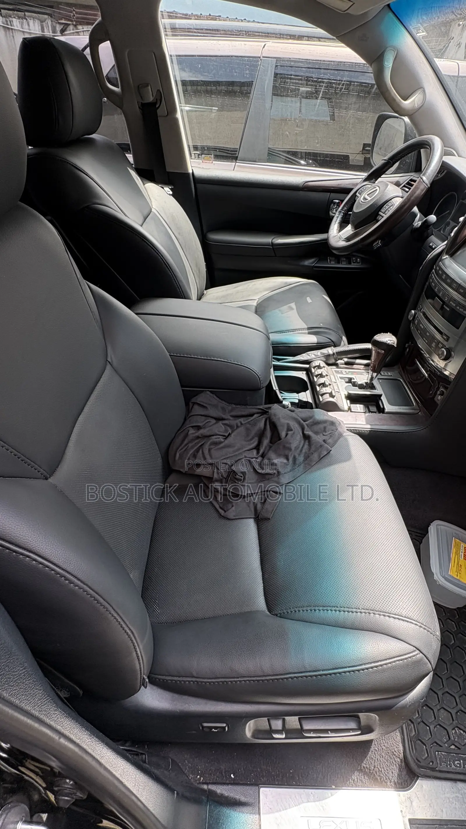 Lexus LX 570 2011 Black