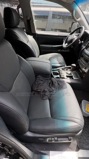 Lexus LX 570 2011 Black