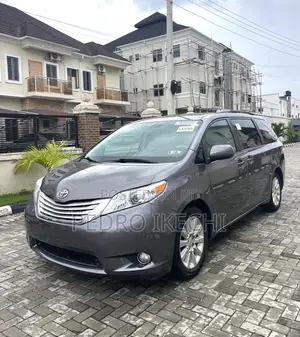 Toyota Sienna LE 7 Passenger Mobility 2012 Gray