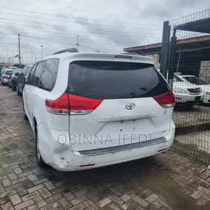 Toyota Sienna 2012 White