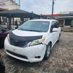 Toyota Sienna 2012 White