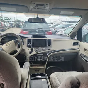 Toyota Sienna 2012 White