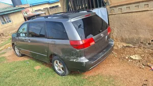 Toyota Sienna LE 4WD 2007
