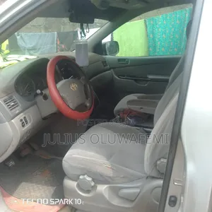 Toyota Sienna 2005 Silver