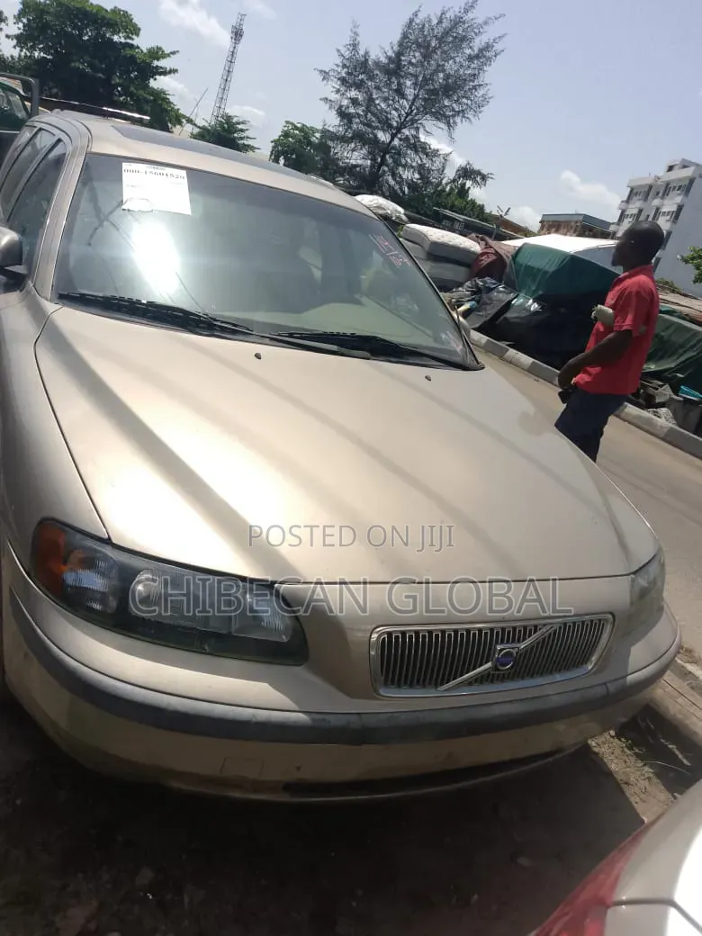 Volvo V70 2000 Gold