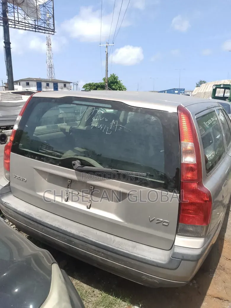 Volvo V70 2000 Gold