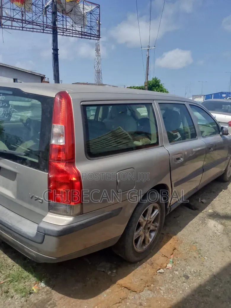 Volvo V70 2000 Gold