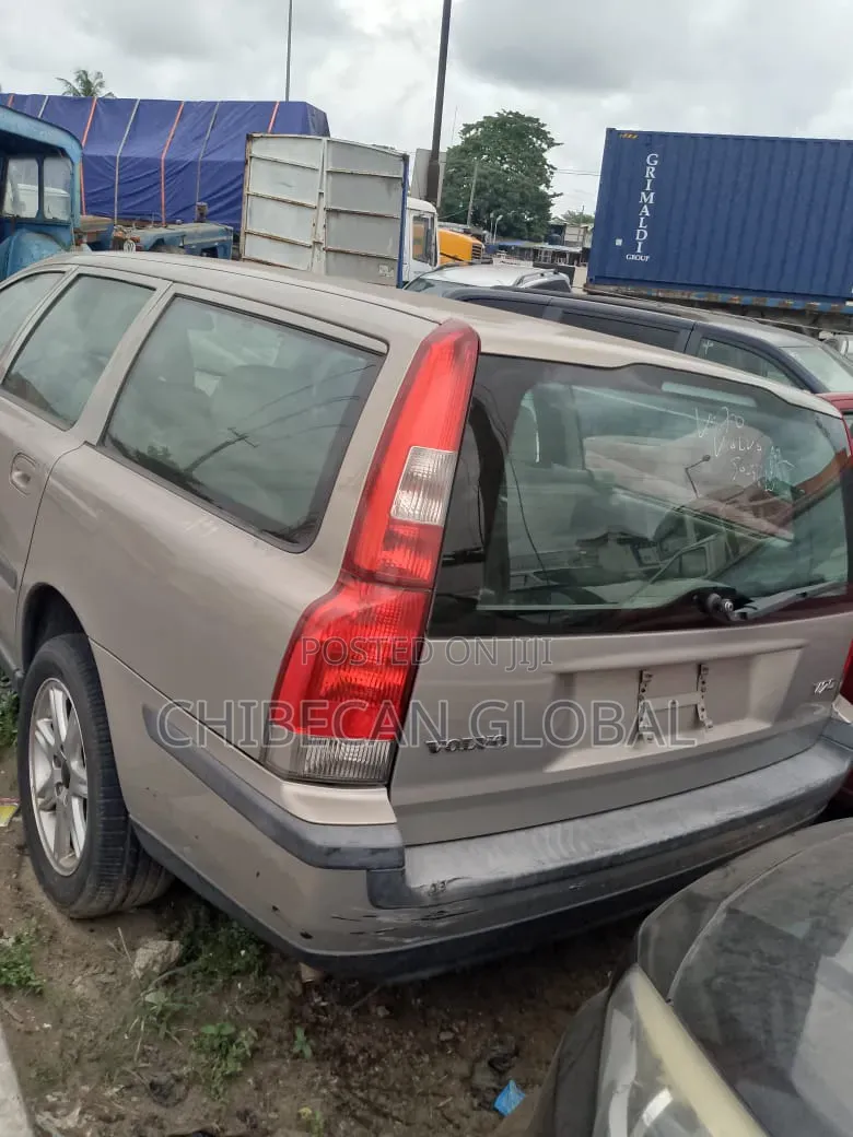 Volvo V70 2000 Gold